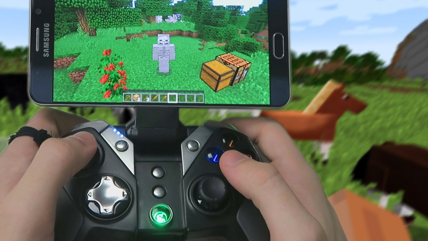 Minecraft: Pocket Edition - HOW TO USE A CONTROLLER! (Best Minecraft PE Controller / Gamesir G4s) - GameSir